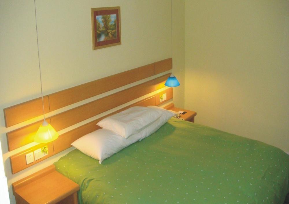 Home Inn Guangzhou Guangdong University Of Foreign Studies Baiyun Avenue Екстериор снимка